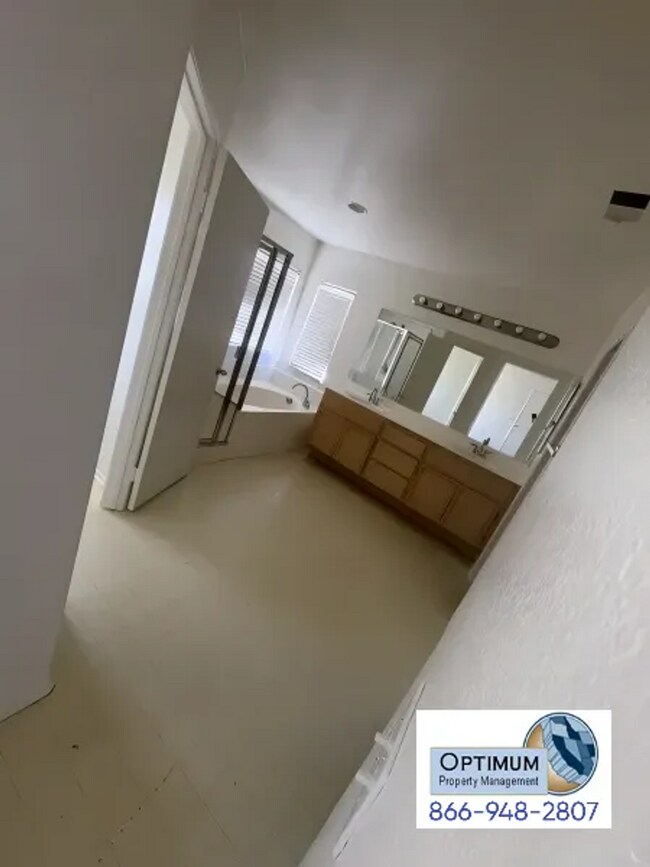 Building Photo - Beautiful 5 Bedroom, 3 Bathroom Two-Story Home with Loft & Spacious Backyard