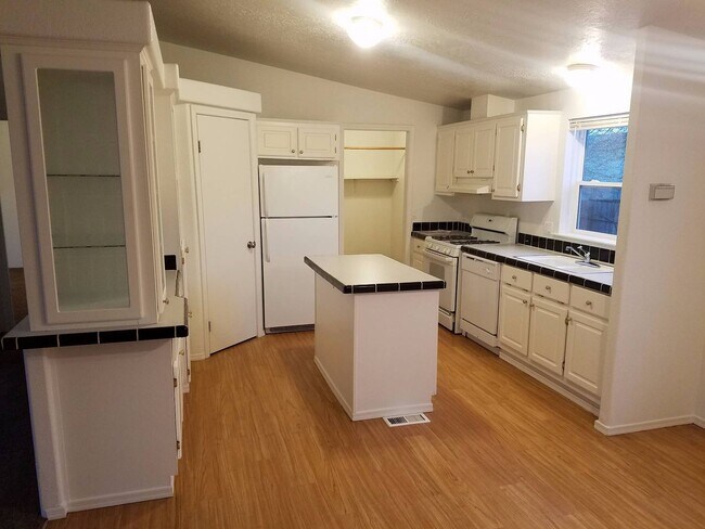 Building Photo - 33139 Fuchsia Ln