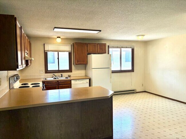 Building Photo - Cozy 2 Bed/1 Bath Apartment in North Lovel...