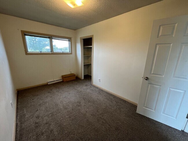 Building Photo - 17 N 62nd Ave W