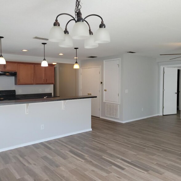 Building Photo - 5057 Gandross Ln