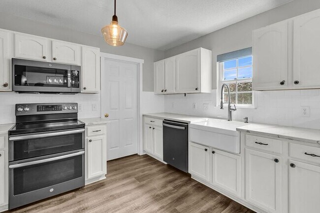 Building Photo - 403 Dovetail Cir