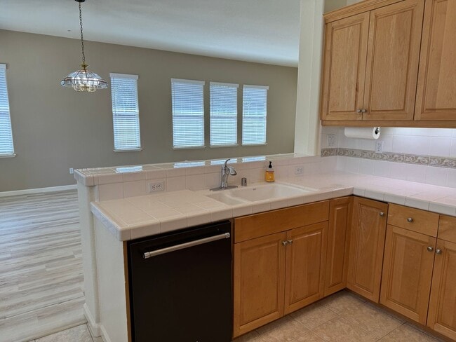 Building Photo - 877 Emerald Hills Cir