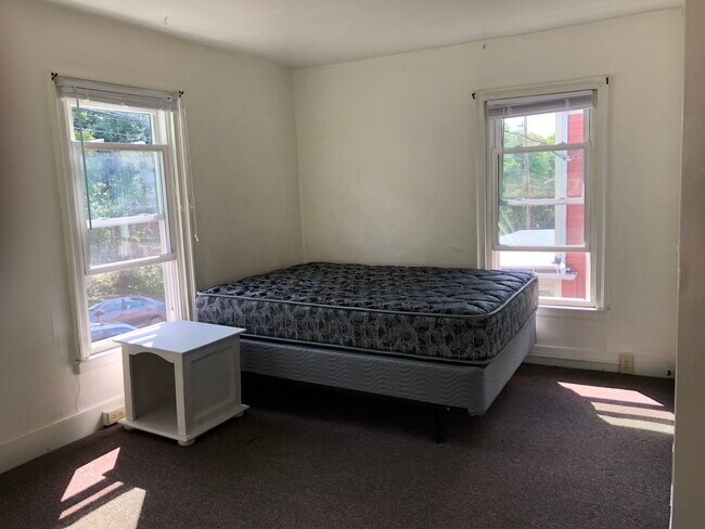 Building Photo - 119 Hudson St