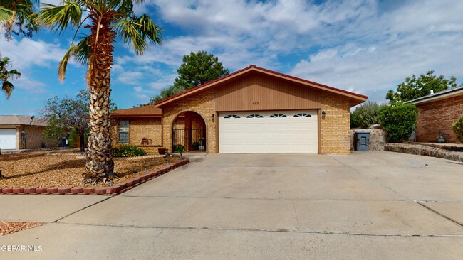 Building Photo - 453 El Camino Dr