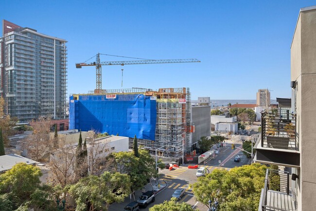 Building Photo - 1608 India St