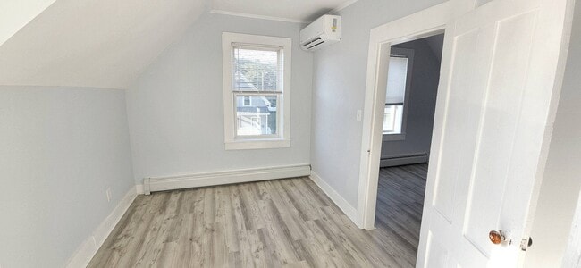 Building Photo - 50 Meadow St