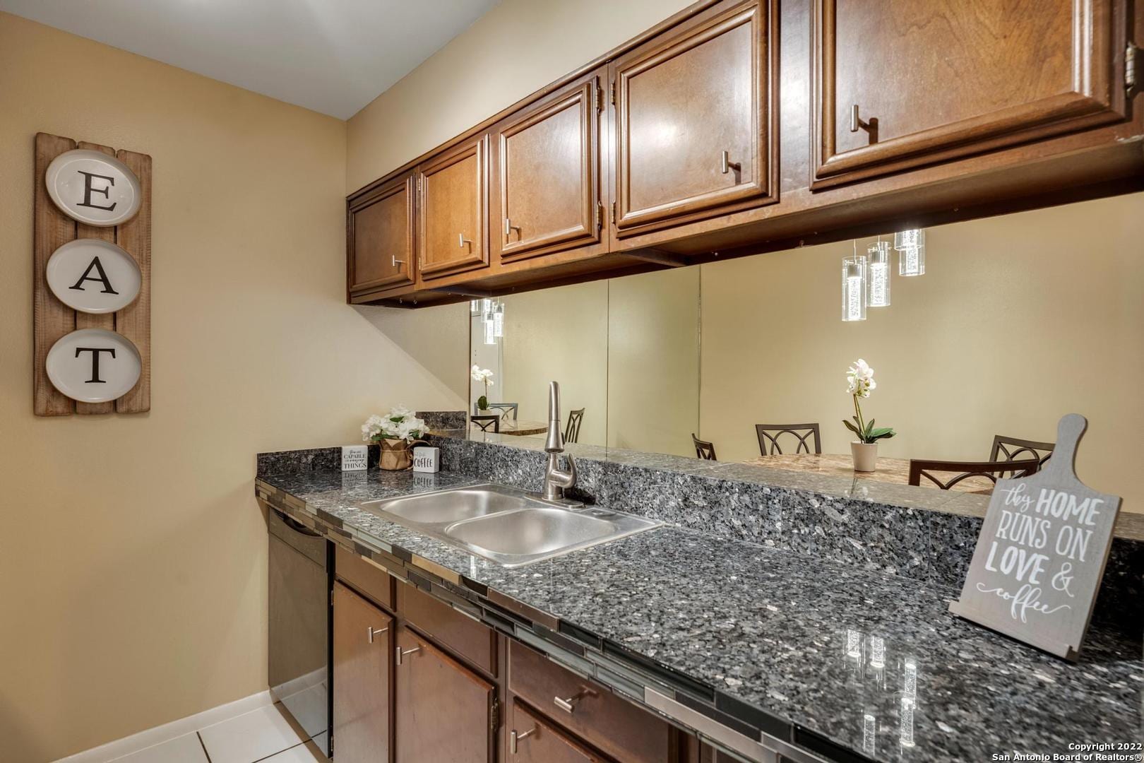 Building Photo - 8702 Village Dr