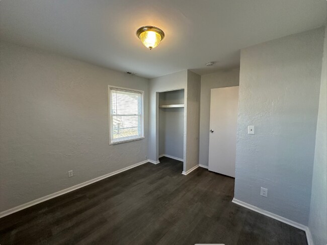 Building Photo - 3009 Greenbelt Dr