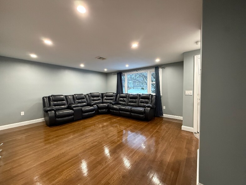 Building Photo - 57 Grant St