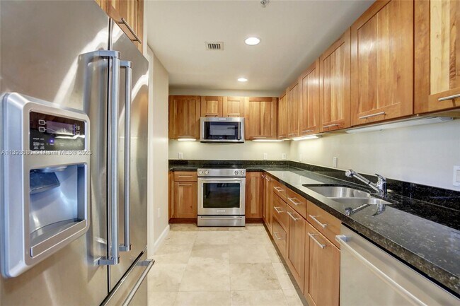 Building Photo - 2699 Tigertail Ave