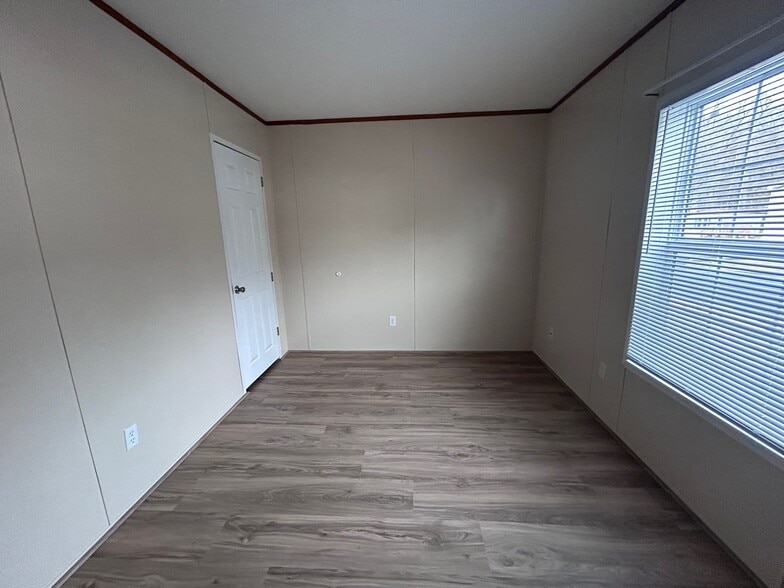 Building Photo - 6 Deer Run Pky