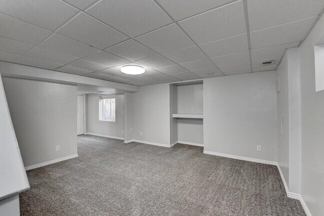 Building Photo - "Charming Duplex Retreat on Inca Street – Spacious 3-Bedroom Haven with 2.5 Baths in Englewood!"