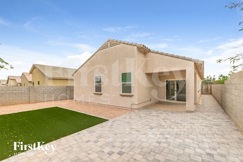 Building Photo - 11734 W Chase Ln