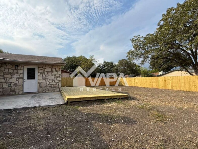 Building Photo - 222 Kerry Brook Dr