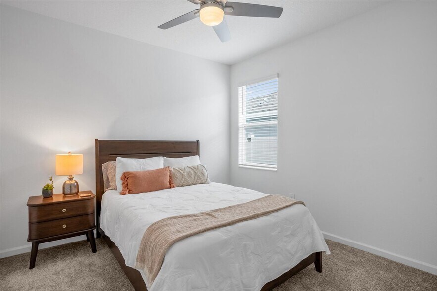 Building Photo - 1820 Church Lake St