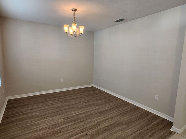 Building Photo - Lake Front House 4 Bedroom 3 Bathroom