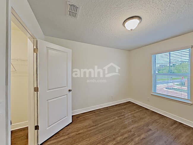Building Photo - 707 Zarabrooke Ct