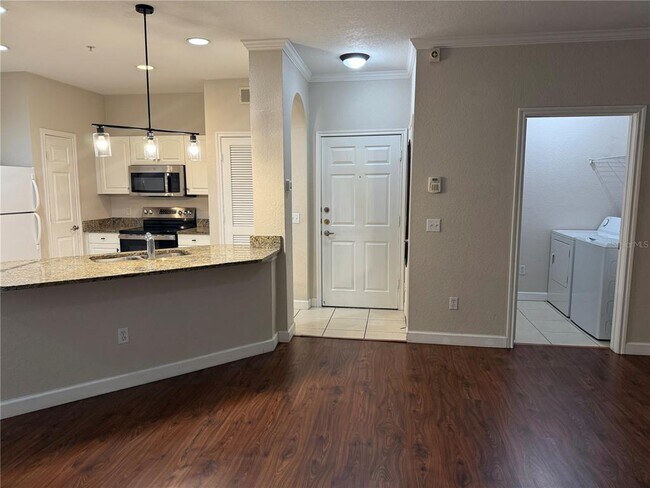 Building Photo - 860 N Orange Ave