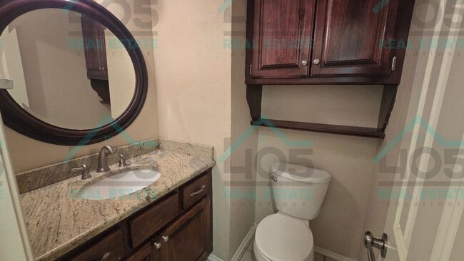 Building Photo - Lovley 4 Bedroom Plus an Office