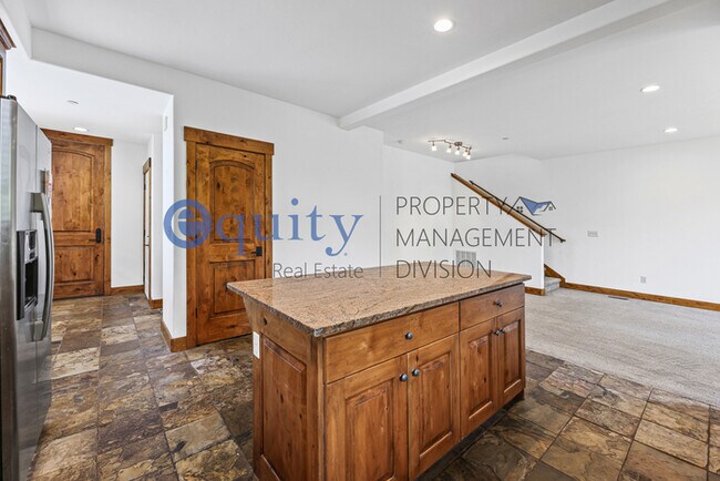Building Photo - 8143 Courtyard Loop