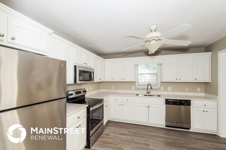 Building Photo - 9490 Cumberland Oaks Dr