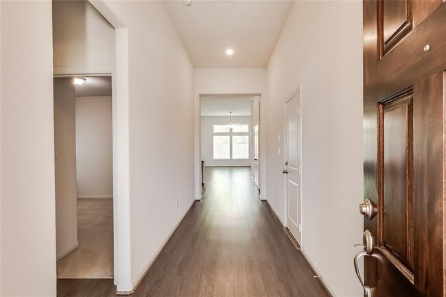 Building Photo - 252 Clear Frk Lp