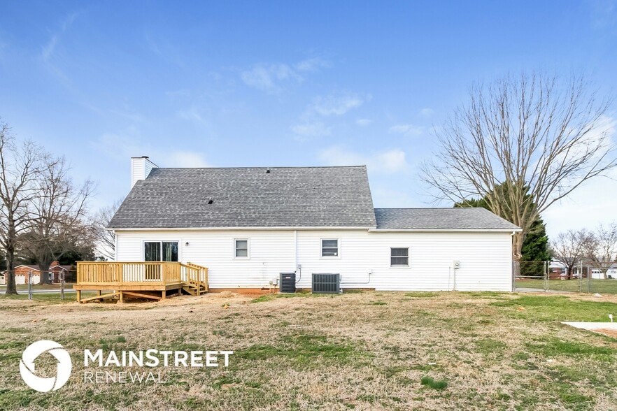 Building Photo - 6100 Radds St