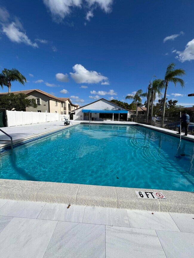Building Photo - 7770 Tahiti Ln