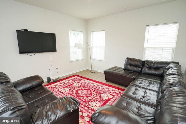 Building Photo - 9305 Mulligan Way