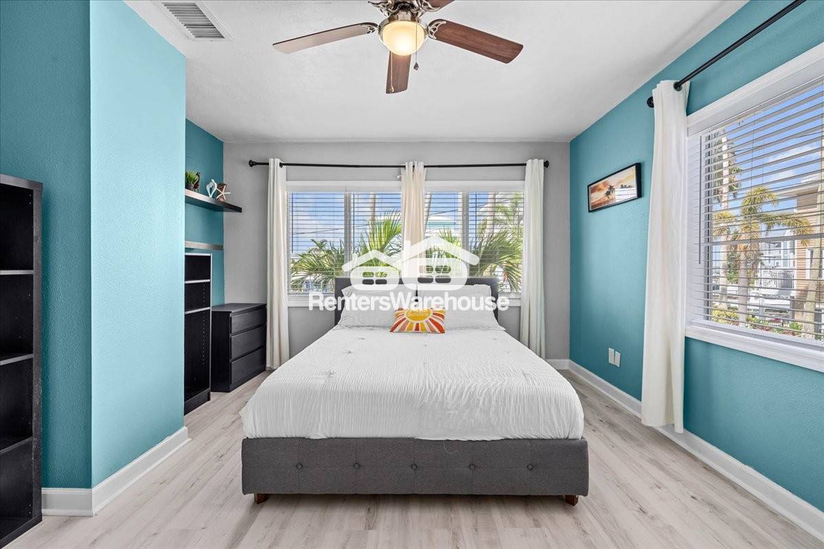 Building Photo - 13100 Boca Ciega Ave