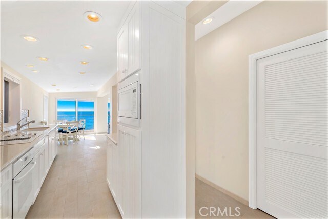 Building Photo - 1051 Gaviota Dr
