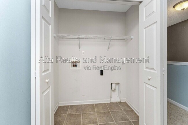 Building Photo - 5260 Collins Rd