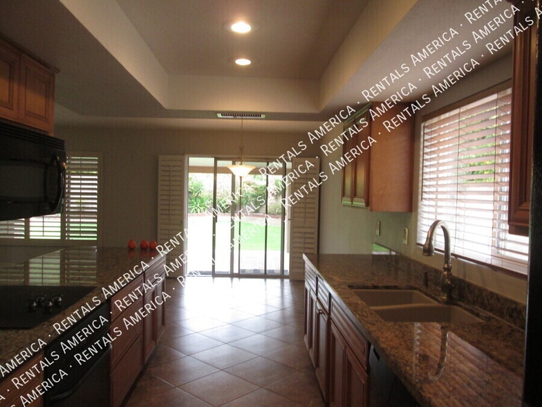 Building Photo - 5144 E Carolina Dr