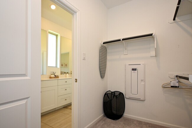 Building Photo - 3057 Pensacola Dr