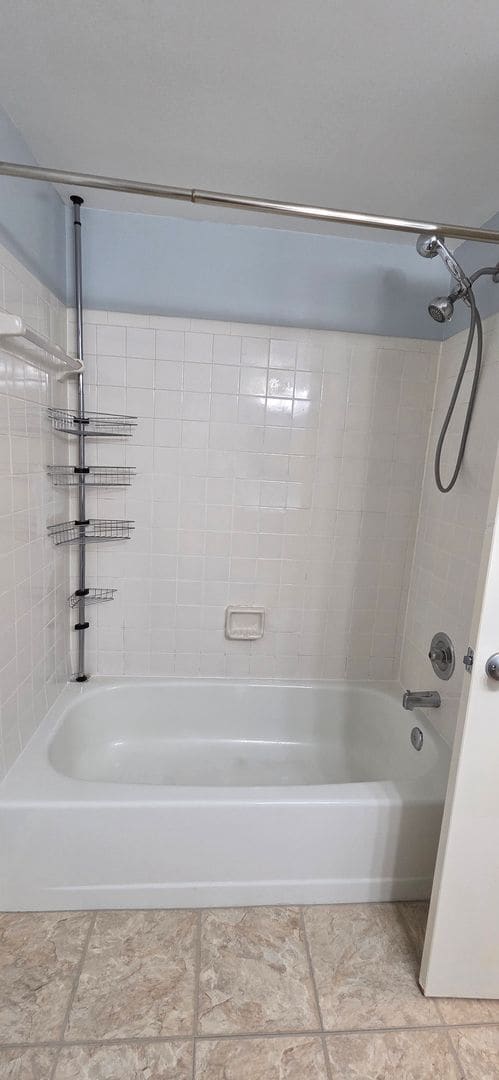 Building Photo - 3 Level Townhome Located in Silver Spring