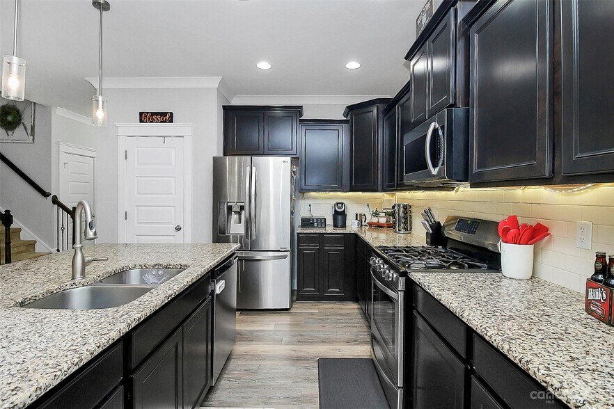 Building Photo - 149 Kingston Dr