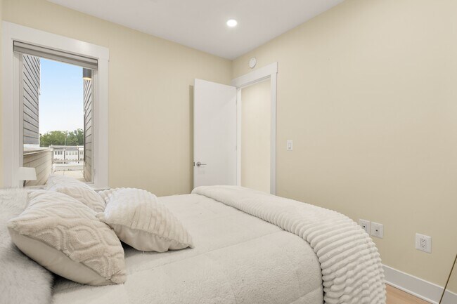 Building Photo - 822 Kennedy St NW