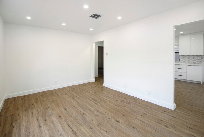 Building Photo - 800 NW 101st St