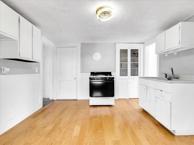 Building Photo - 16 Kilby St