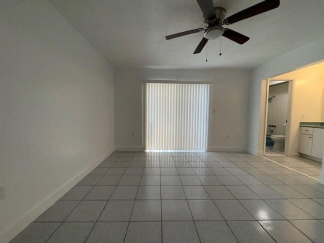 Building Photo - 2031 NE 139th St