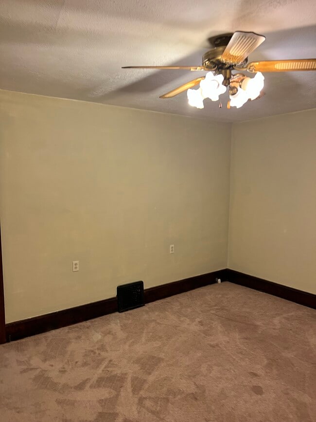 Living room - 4351 Dover Center Rd