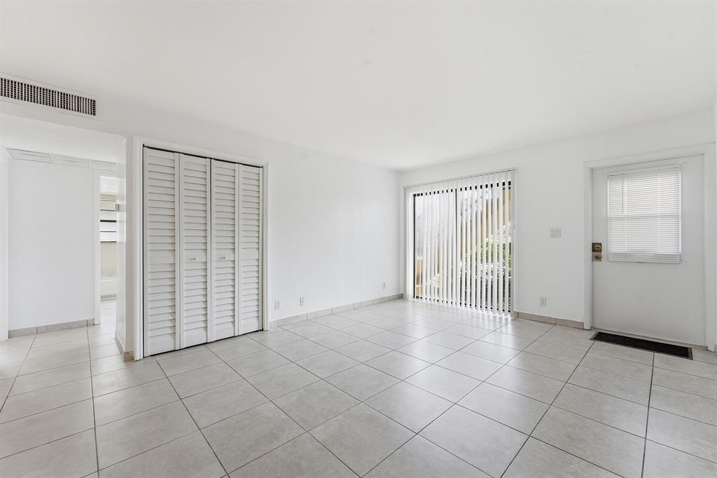 Building Photo - 2671 Riverside Dr