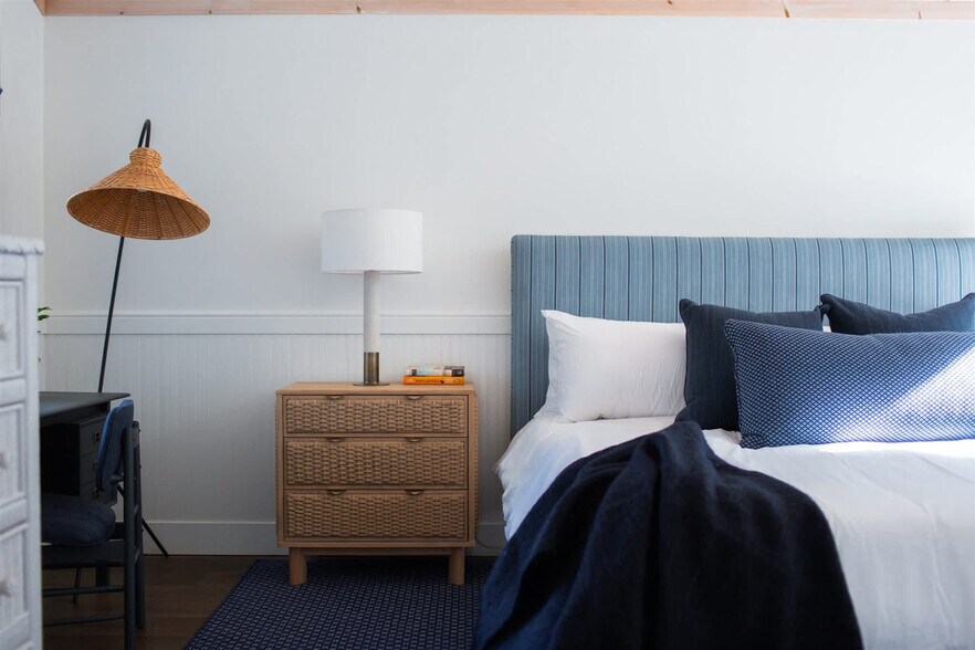 Building Photo - 14606 S Shore Dr