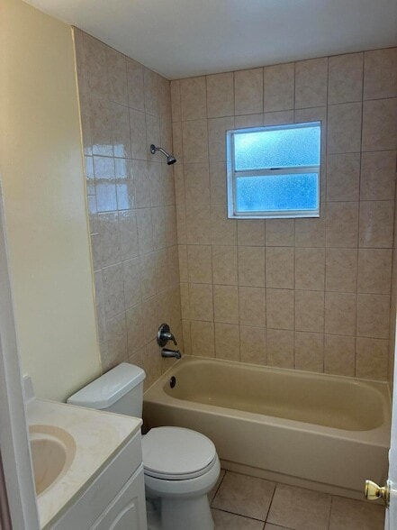 Building Photo - 233 Pine Terrace