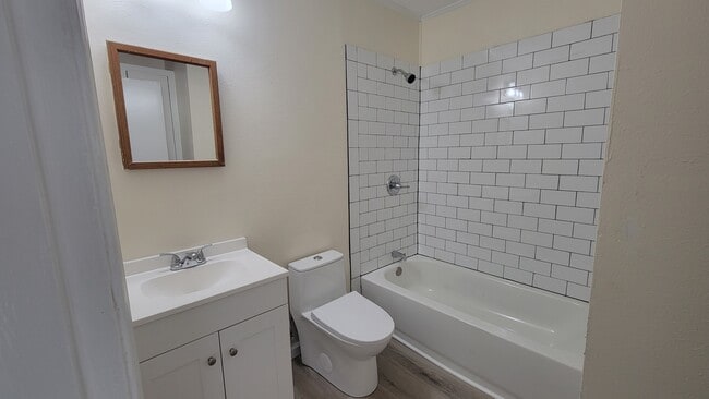 Building Photo - 609 W 75th St