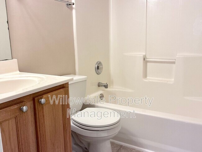 Building Photo - 4249 Beacon Heights Dr
