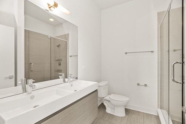 Building Photo - 1755 N Damen Ave