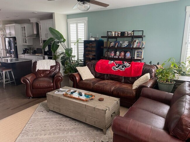 Building Photo - End Unit Townhome with many Upgrades - Downtown Wake Forest!