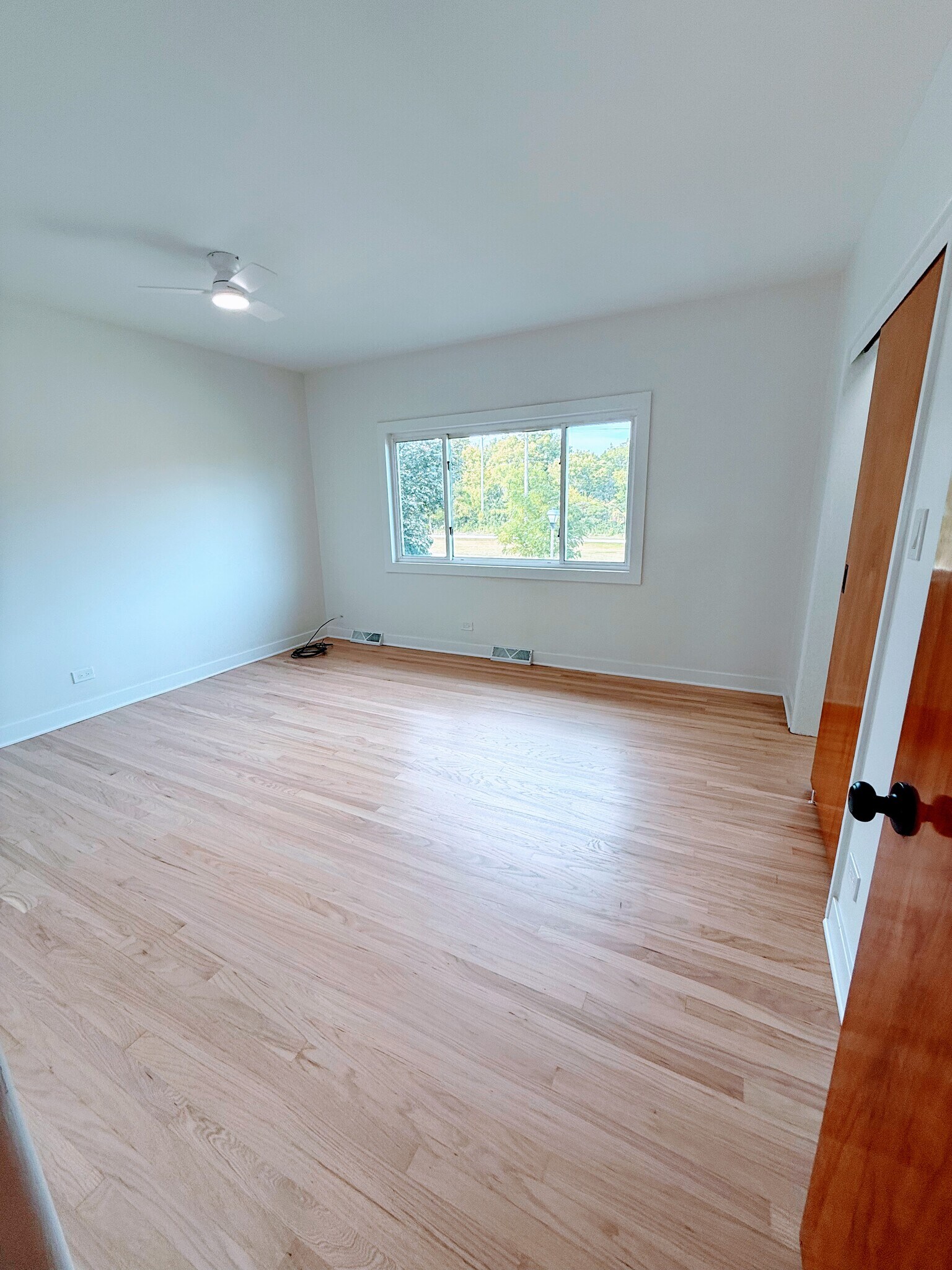 Master Bedroom - 470 E Vallette St